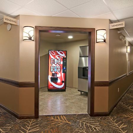 The Watford Hotel Watford City Exterior photo